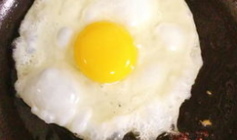 煎鸡蛋视频,煎鸡蛋的简单步骤与技巧揭秘